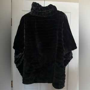 Vintage Concept Luxurious Black Faux Fur Poncho